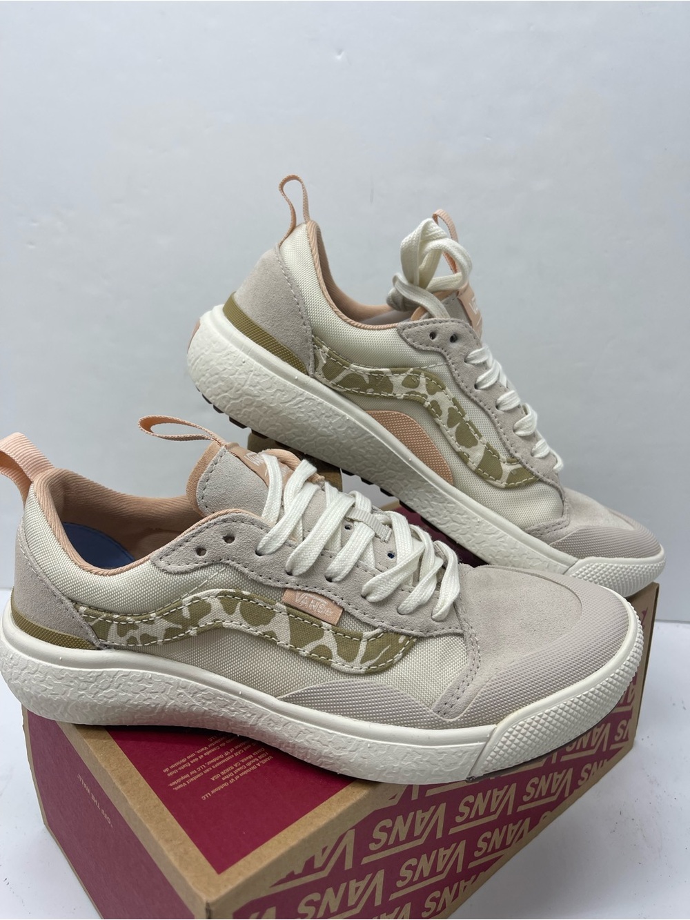 Vans WMNS Ultrarange Exo Se
Groovy Floral Khaki
VN0A4UWMKHK Sneakers - Picture 7 of 16